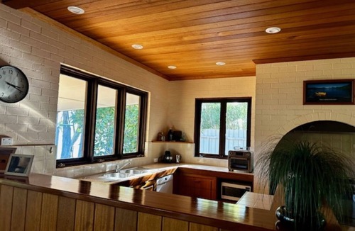 Smiths Lake House | Absolute Lakefront Bliss. 5hp motorboat to explore the lake, family friendly