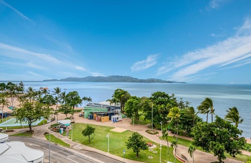 North Ward Apartment | Absolute Strand Oceanfront & Views & Pool u601