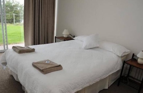 Port Lincoln Apartment | ABSOLUTE WATERFRONT IN BEAUTIFUL PT LINCOLN
