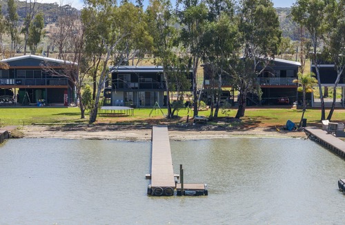 Pellaring Flat House | Absolute waterfront, absolute bliss. R&T's riverfront property. Pet friendly!