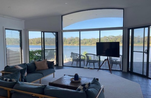 Minnamurra House | Absolute waterfront beach house