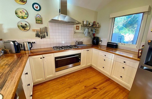 Newhaven House | Absolute waterfront views, a cosy, country style retreat, set amongst the trees.
