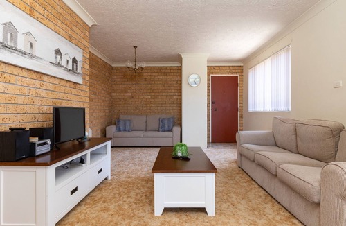 Tuncurry Apartment | Acacia 7 Tuncurry - Quiet unit, a stroll from the Tuncurry Bowling Club.