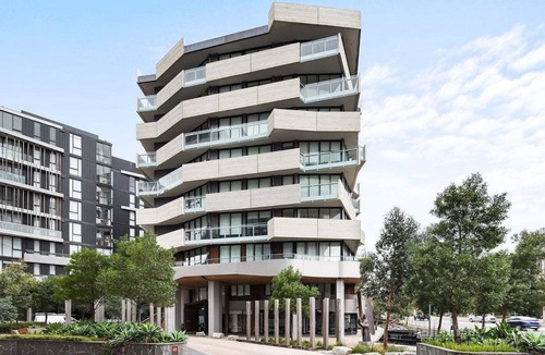 Hawthorn Apartment | *Acacia* | Riverside Wellness | Nature meets City