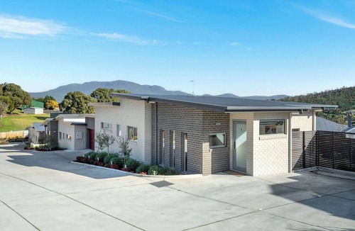 Warrane House | "Acacia Villa" No 9 |10 mins CBD/Airport Sleeps 6