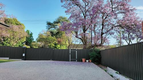 Glen Osmond House | Adelaide Escape and Business-3Bath Full Kitchen Fast Wifi 3TV-for large families and group