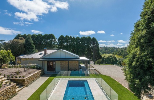 Summertown Cottage | Adelaide Hills luxury cottage with sauna and heated pool, 20 mins from Adelaide