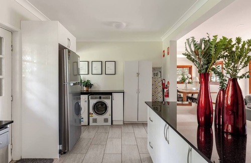 North Tamborine House | Administration House Winery Stay
