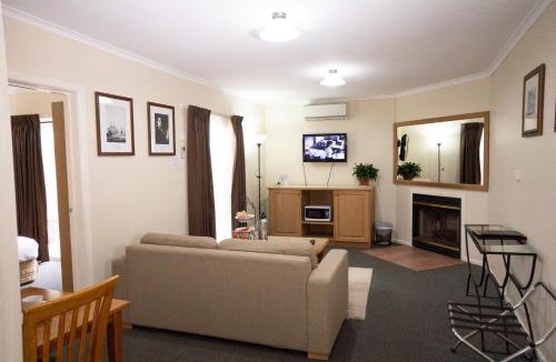 Geelong Hotel | Admiralty Inn