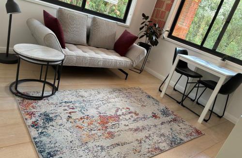 Bright House | Adorable 1 bedroom private apartment