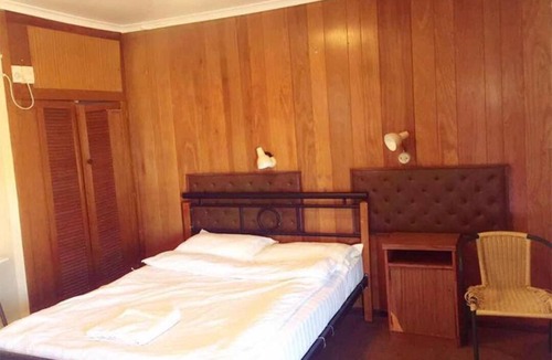 Meekatharra Hotel | Affordable and clean room with food option