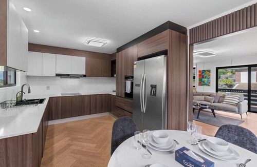 Macgregor House | Affordable Family Retreat | Pool & Prime Location