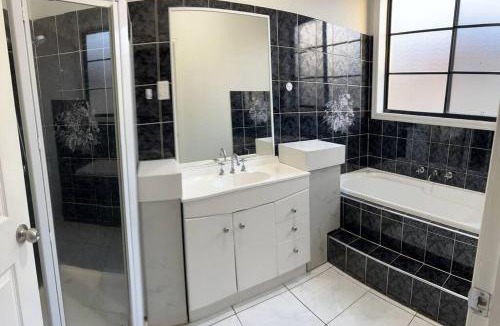 Caroline Springs House | Affordable getaways