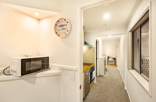 Regents Park House | Affordable One-bedroom Stay With No Hassle