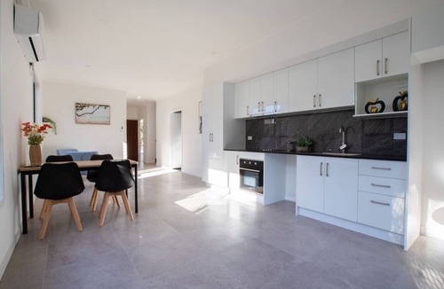 Oxley House | Affordable Private 1BR | Parking A/C Near Train