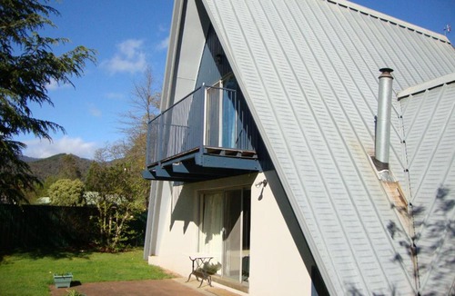 Bright House | Ageri Holiday House