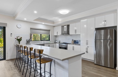 Yarrawonga House | Agrestic- Best Group Stay, Pool, 1 acre, BBall hoop, fireplace, sleeps 16+