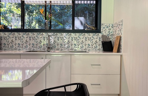 Thornton Beach House | air conditioned, beach, rainforest,cassowary, goanna ,beach cafe, king bed