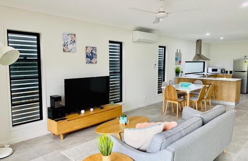 Airlie Beach House | Airlie Beach Delight Hop skip jump to everything