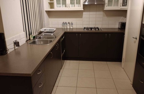 High Wycombe Villa | Airport 3-bedroom villa with AC in charming High Wycombe