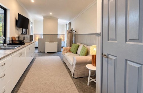 Jalbarragup House | Al's Crash Pad