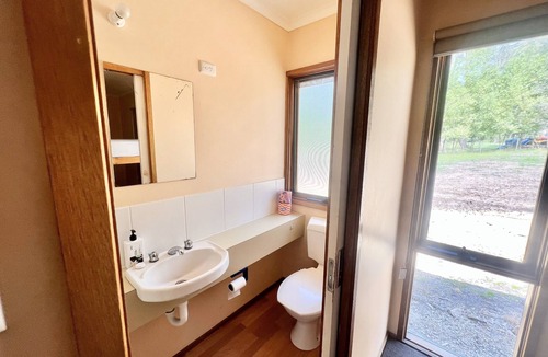 Sawmill Settlement Cabin | Albaski Lodge – Room 4