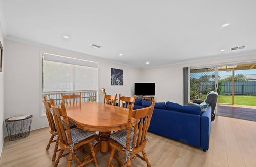 Aldinga Beach House | Aldinga Rose ~ Aldinga Beach - Homely Family Entertainer, 200m from the Beach ~ C21