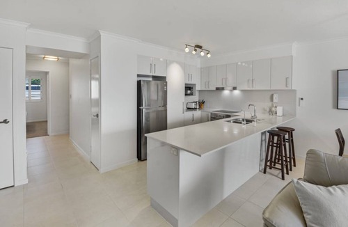 Alexandra Headland Apartment | Alex beach apartment , surf beach, surf club and breakfast supplies