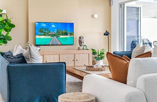 Alexandra Headland House | Alex Beach House, 100 steps to the sand, with ocean views