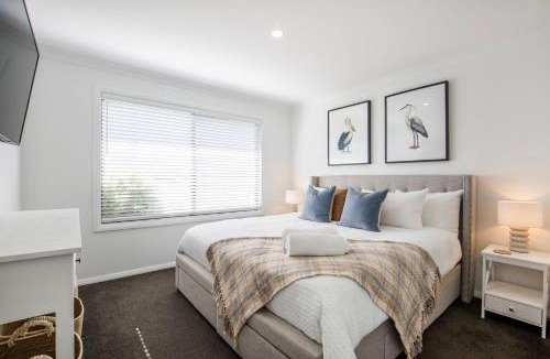 Culburra Beach House | Alkira - Pet Friendly - 4 Mins Walk to Beach