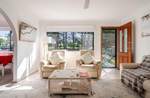 Bomaderry House | All in One Home Work, Relax & Weekend Escape