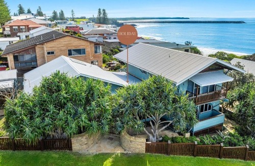 Yamba House | Allawah Cottage - Historic Beachside Retreat With Pippi Beach Views - Holiday Yamba