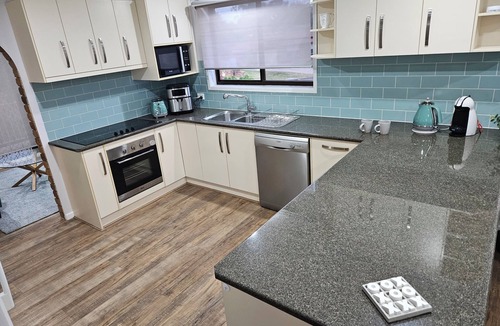 Hillvue House | Allawah Hideaway Tamworth