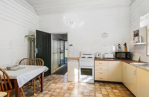 Crescent Head House | Almare, 7 Gowing Street
