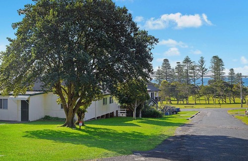 Crescent Head House | Almare, 7 Gowing Street