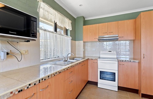 Jindabyne Apartment | Alpine Mountain View 18 - 4BR l Mountain Views l Swimming Pool l Air-Con l WiFi
