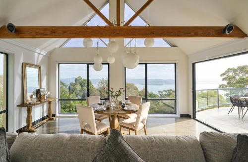 Mount Nelson House | Alpine Nelson - With Indoor Pool & Sauna