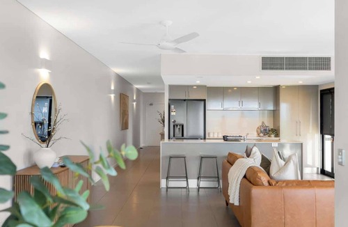 Trinity Beach Apartment | Amalfi—Ocean Views & Pool near Beach & Restaurants