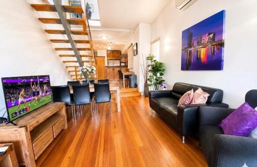 West Melbourne House | Amazing City Views, CBD at Doorsteps, 3BR2B Beautiful Terrace, Rare 3 Parking!