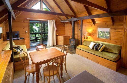 Mount Glorious Cabin | Amazing Mountain Cabin with a Barbecue near Cedar Creek, Queensland