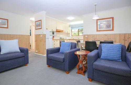 Bright House | Amber Cottage