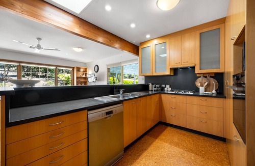 Paechtown House | Amber Wisper—In the Hills with Pool & Tennis Court