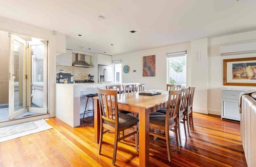 Richmond North Apartment | An Exceptional Richmond Stay 15min walk AAMI n MCG