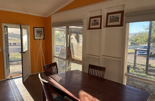 Strath Creek Cottage | An hour north of Melbourne - a simple comfortable abode on a horse hobby farm.