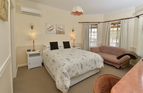 Rockingham House | Anchorage Guest House