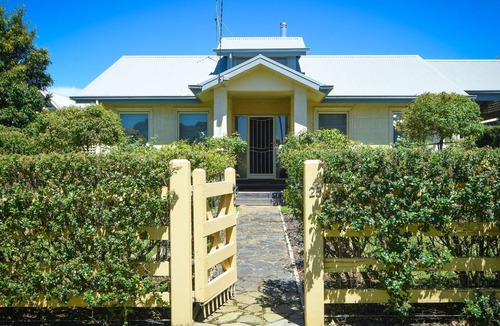 Flinders House | Anker - Flinders Village family home