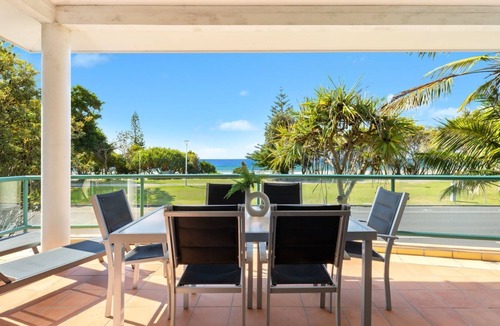 Byron Bay Apartment | Apartment 3 Surfside - beachfront with ocean views