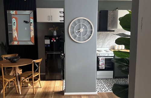 Moonee Ponds Apartment | Apartment in beautiful Monee Ponds fullyrenovated,close to everything