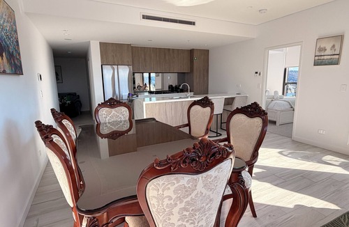 West Gosford Apartment | Apartment located in 21st floor in Gosford's newest landmark building.