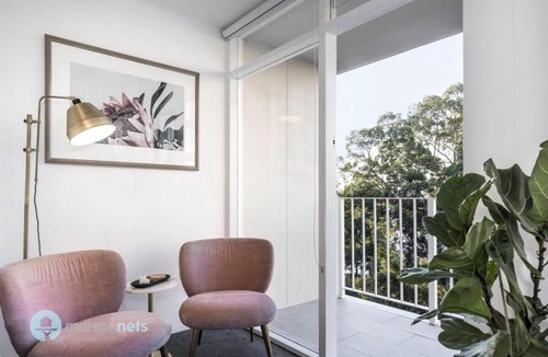 Elizabeth Bay Apartment | Apmnt With Parking, Balcony, Pool & Harbour Views
